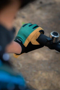 Hestra Bike Guard Jr. Long 5-finger - Olive -Hestra 297 9cb320e5bd bike guard jr long 11 original