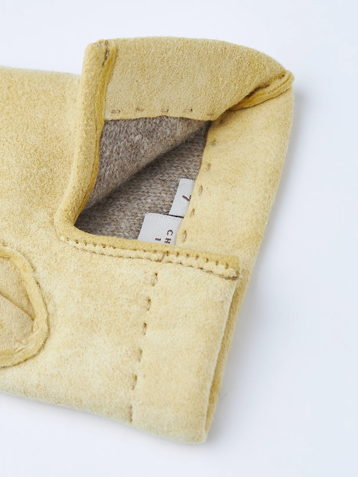 Hestra Chamois Handsewn Cashmere - Natural Yellow 6 Hestra Chamois Handsewn Cashmere - Natural Yellow - Image 4