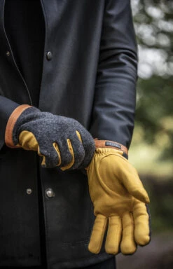 Hestra Deerskin Wool Tricot - Charcoal & Natural Yellow -Hestra 398 423bee0a9f e1a5157 original