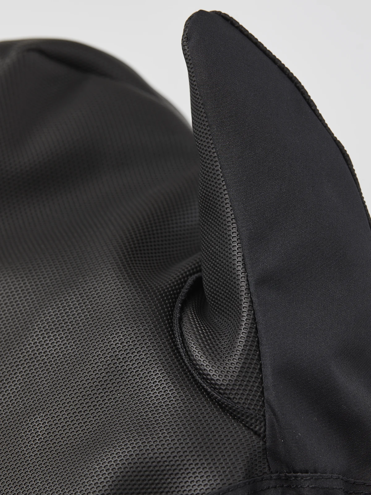 Hestra Gore-Tex Gauntlet Jr. Mitt - Black 5 Hestra Gore-Tex Gauntlet Jr. Mitt - Black - Image 3