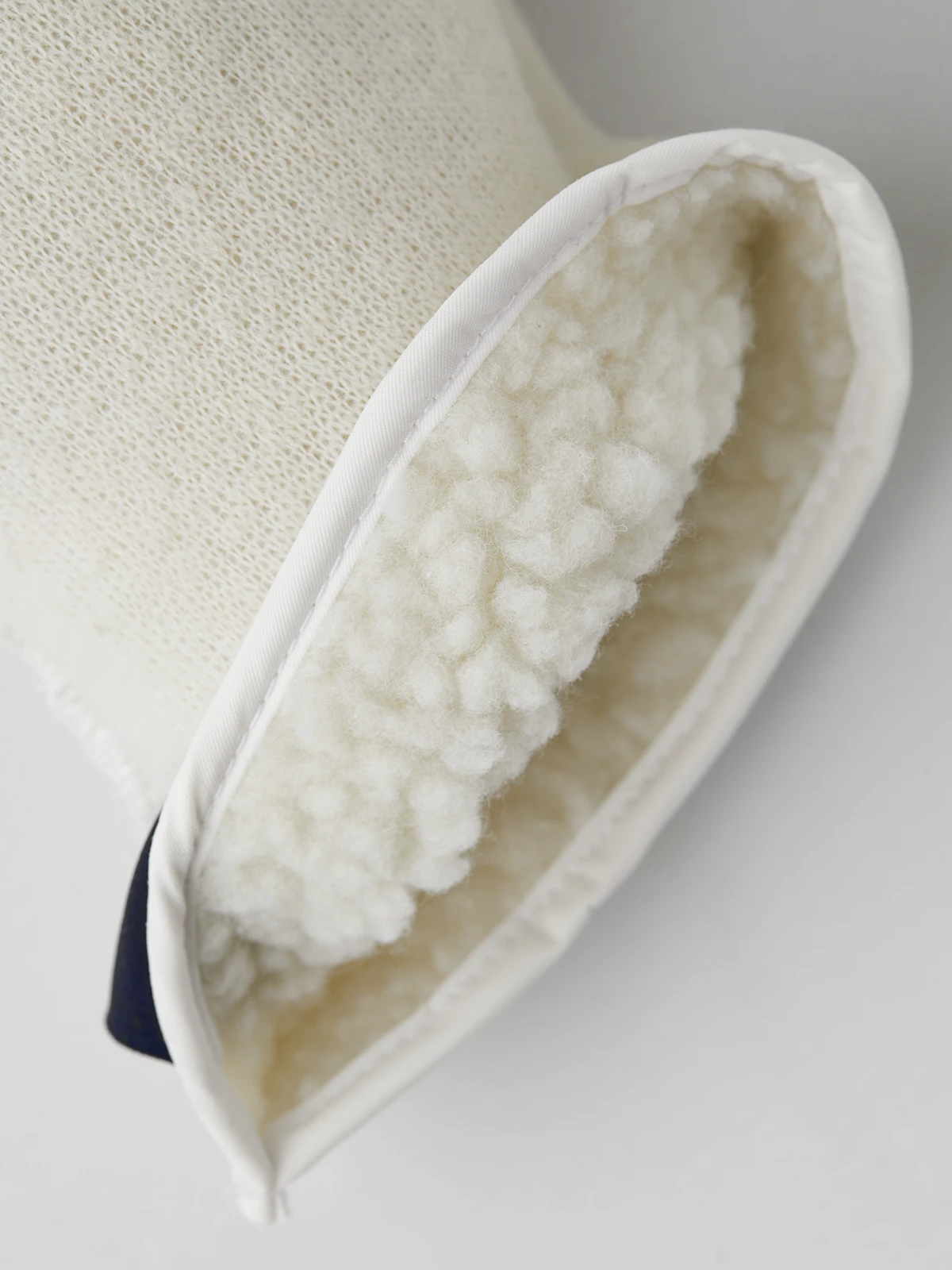 Hestra Pile Lining Mitt - White 5 Hestra Pile Lining Mitt - White - Image 3